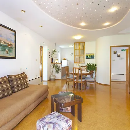 Kumpar Lägenhet Makarska